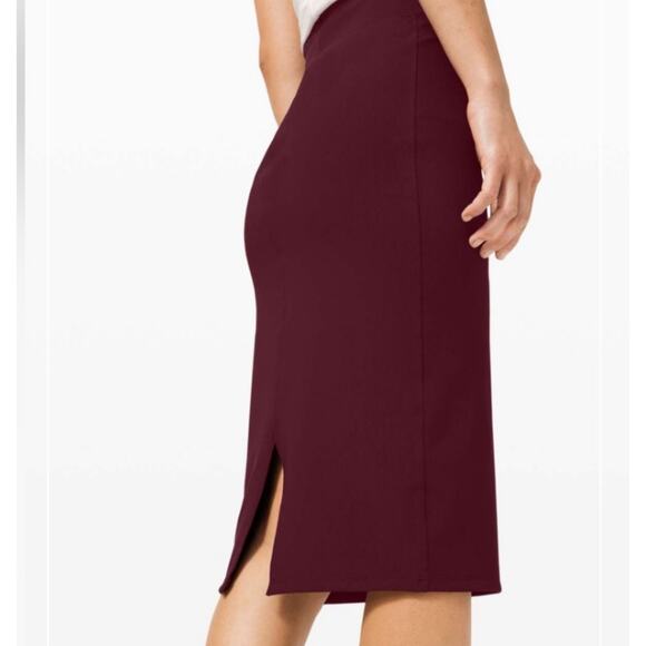 Lululemon “A New Route Skirt” Size 8 in Cassis Color EUC - Picture 1 of 10